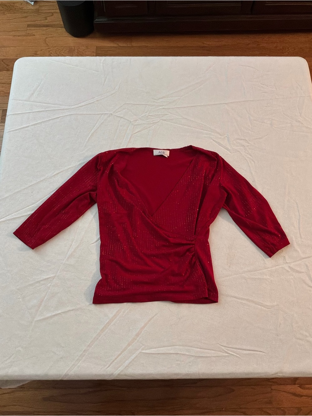 ******* Byer California Red V-Neck Top b4 *******